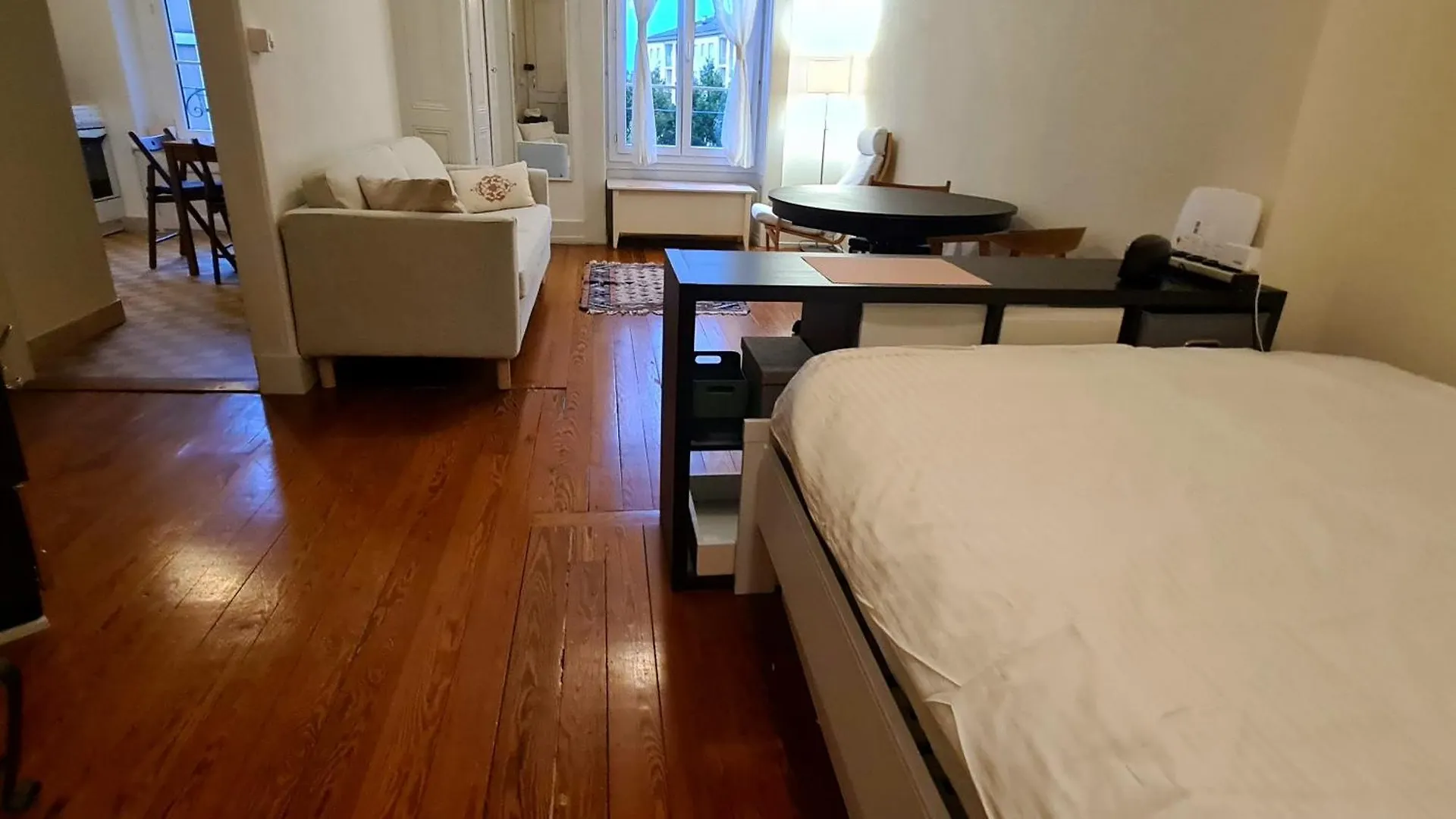 Studio Sublet In Geneva Center